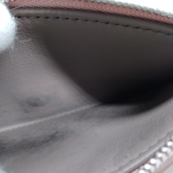 Louis Vuitton Capucines Compact Wallet - Picture 6 of 9